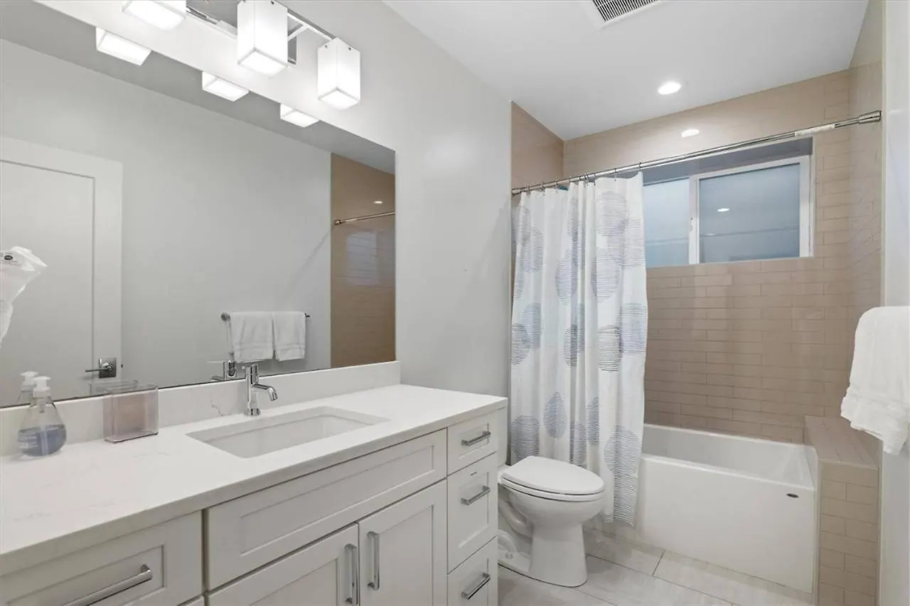 New House With Chef'S Kitchen And Spa-Like Suite Seattle