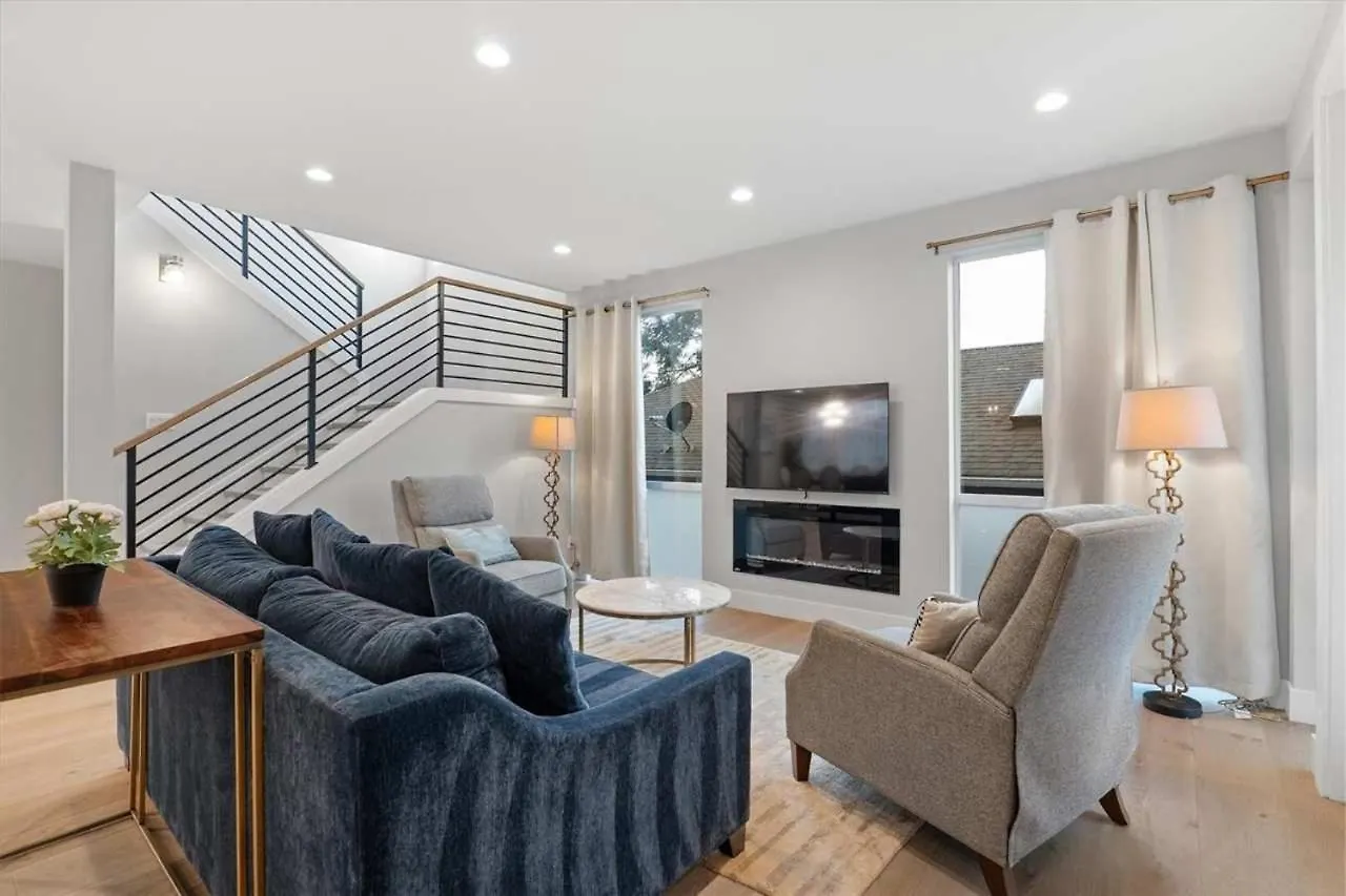 New House With Chef'S Kitchen And Spa-Like Suite Seattle